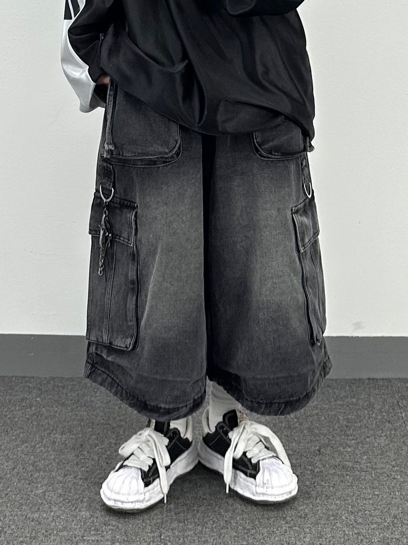 d-ring cargo shorts