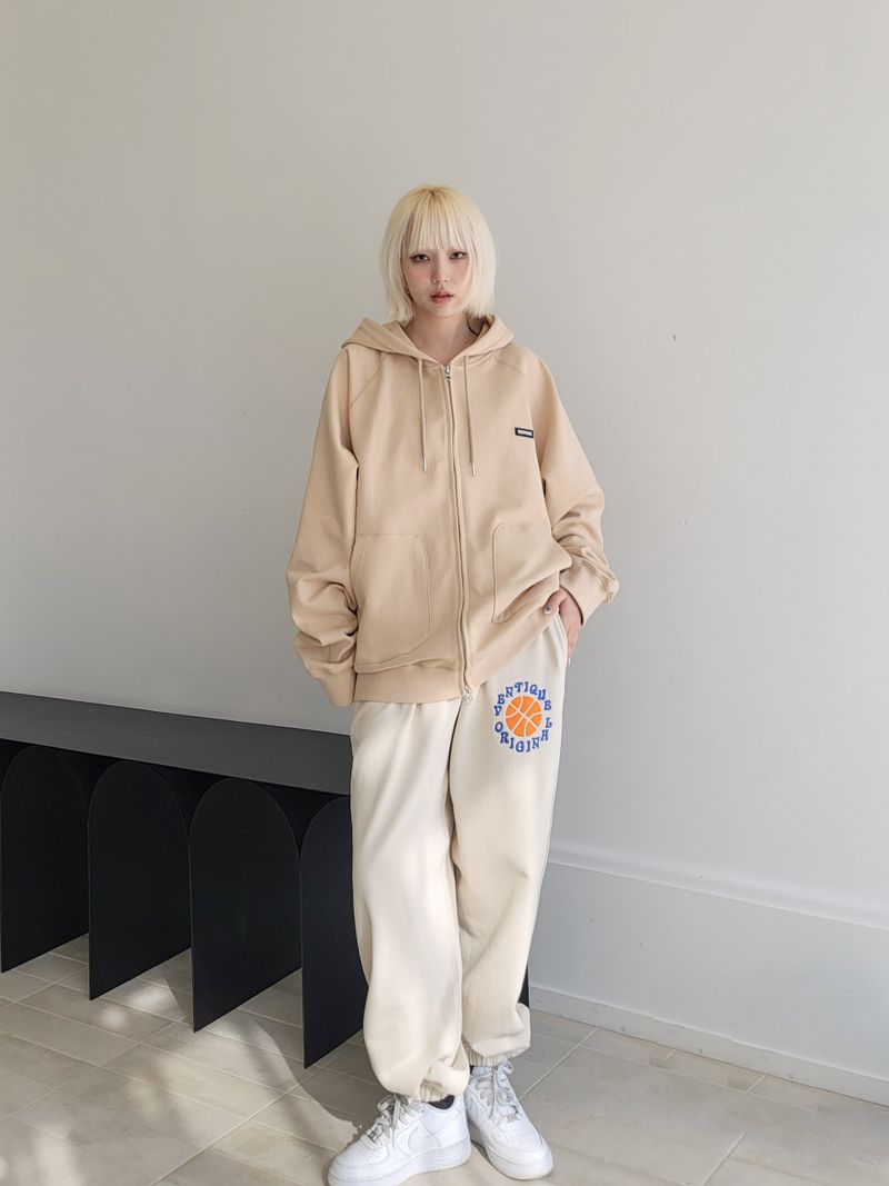 VENTIQUE(ベンティーク)の「VENTIQUE Raglan hood zip-up 4color(Tops)」