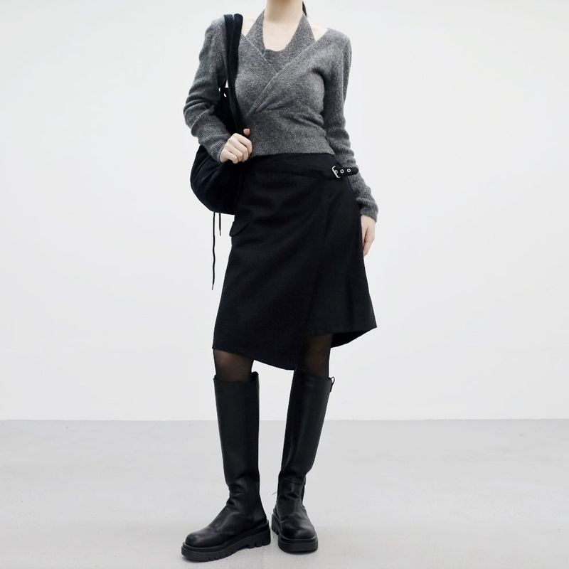 Hailyn Halter Off Knitwear