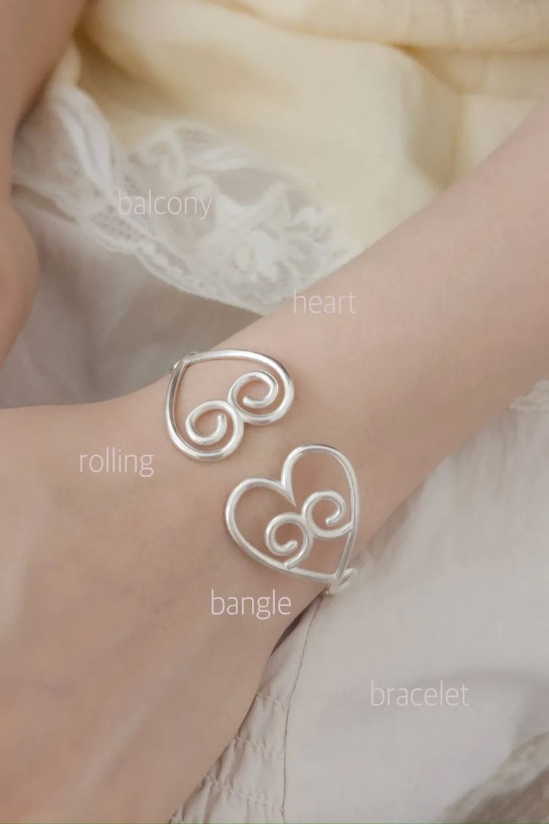 Balcony Heart Rolling Bangle Bracelet