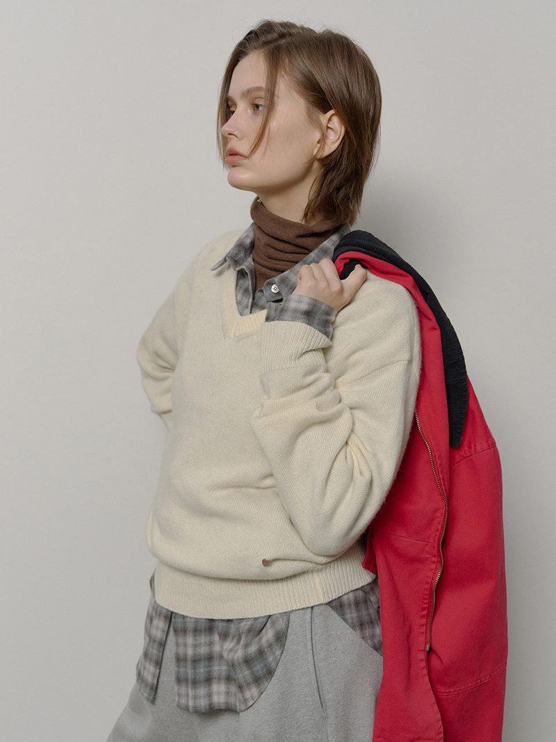 WOOL V-NECK KNIT (IVORY)