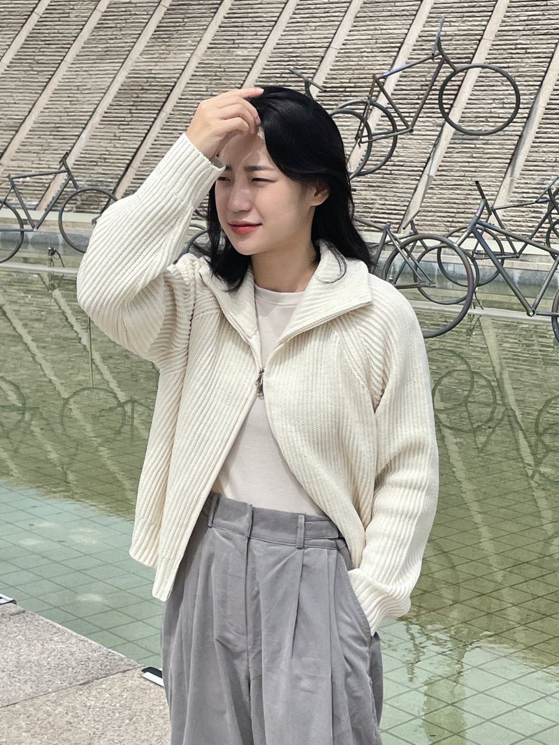Turtleneck knitwear zip-up