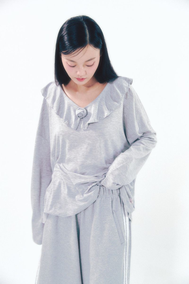 Rose Brooch Frill Long Sleeve Gray