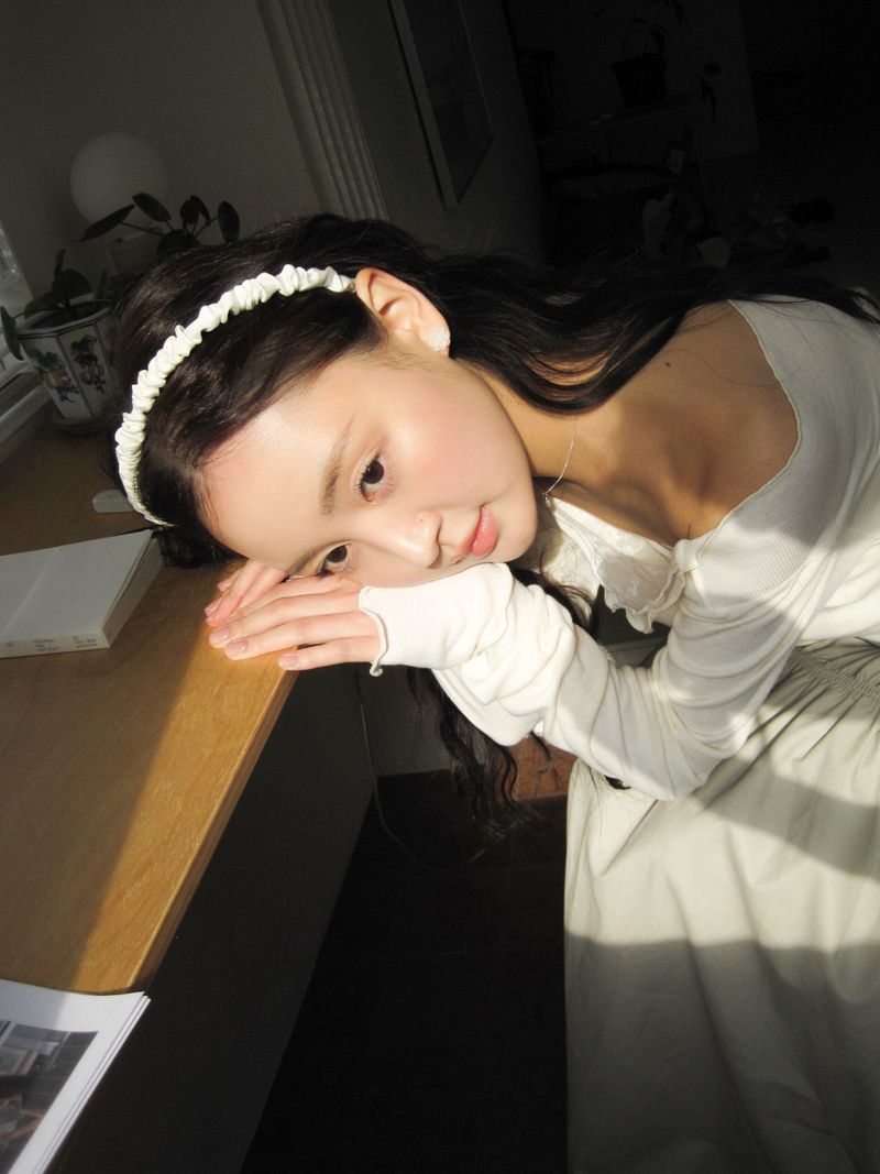 dungeureon（ドゥングロン）の「イーブンヘアバンド (ホワイト)（ヘアアクセサリー）」