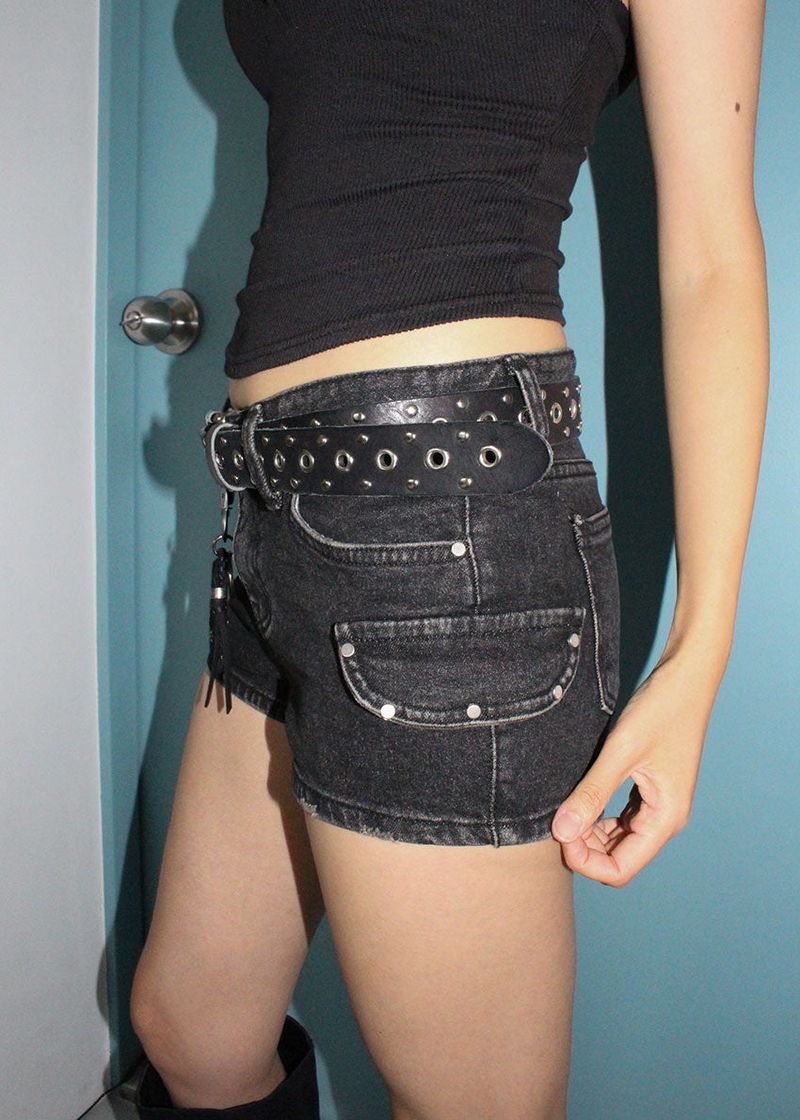 eon(イオエン)の「LOW STUD CARGO MINI SHORTS(Pants)」