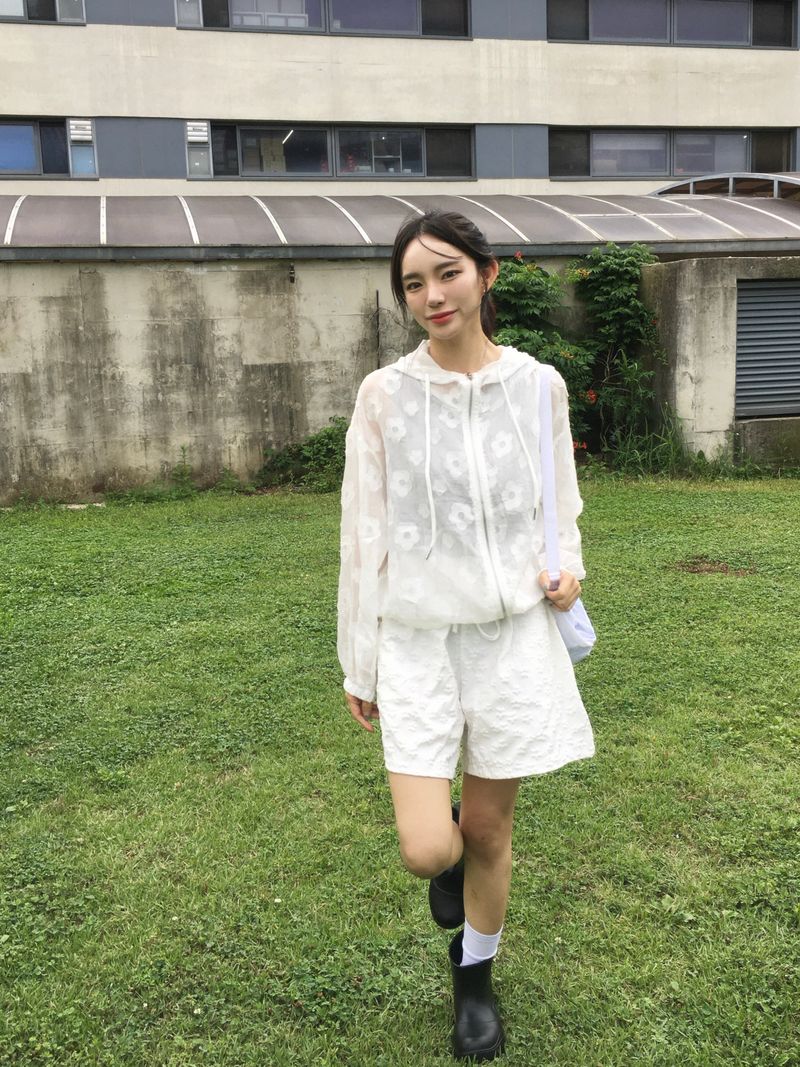 Airy Bloom Flower Zip-Up (3c)