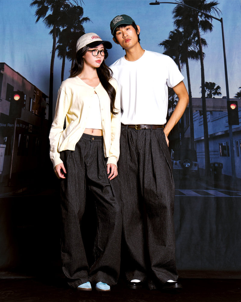Wacky Wears（ワッキーウェアズ）の「ピンストライプ プリーツ バギー ジーンズ(Black)（パンツ）」
