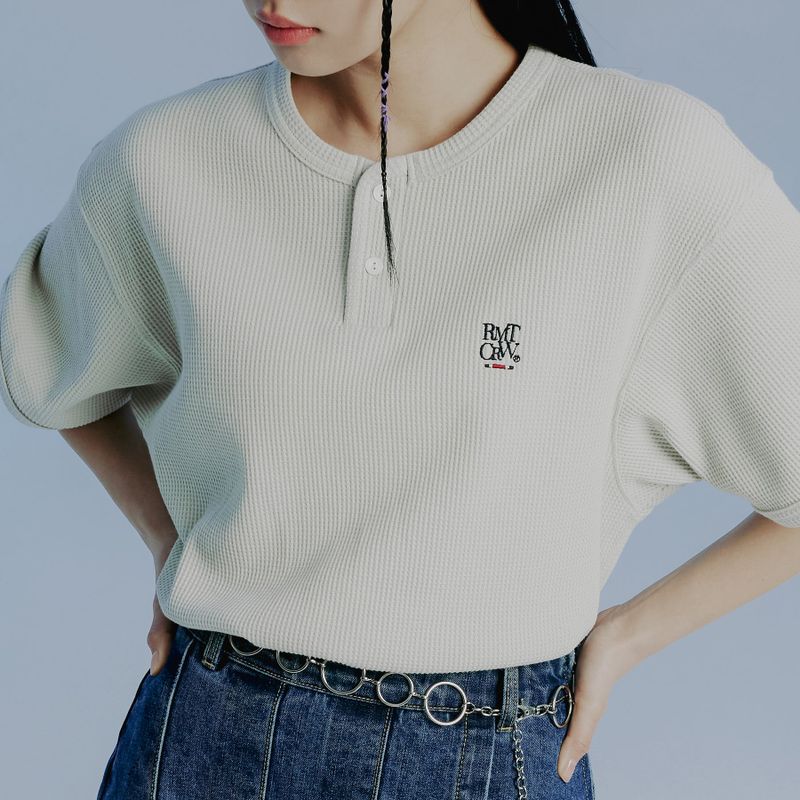 ROMANTIC CROWN(ロマンティッククラウン)の「BUTTON UP WAFFLE HENLEY NECK_OATMEAL(Tops)」
