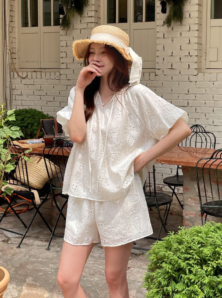 iam mari（アイアム マリ）の「Eyelet Punching Blouse Banding Shorts Set（Setup）」