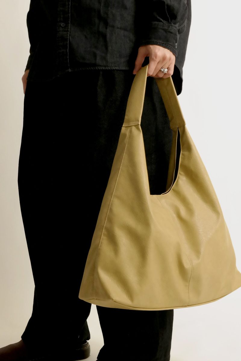 figure yellow