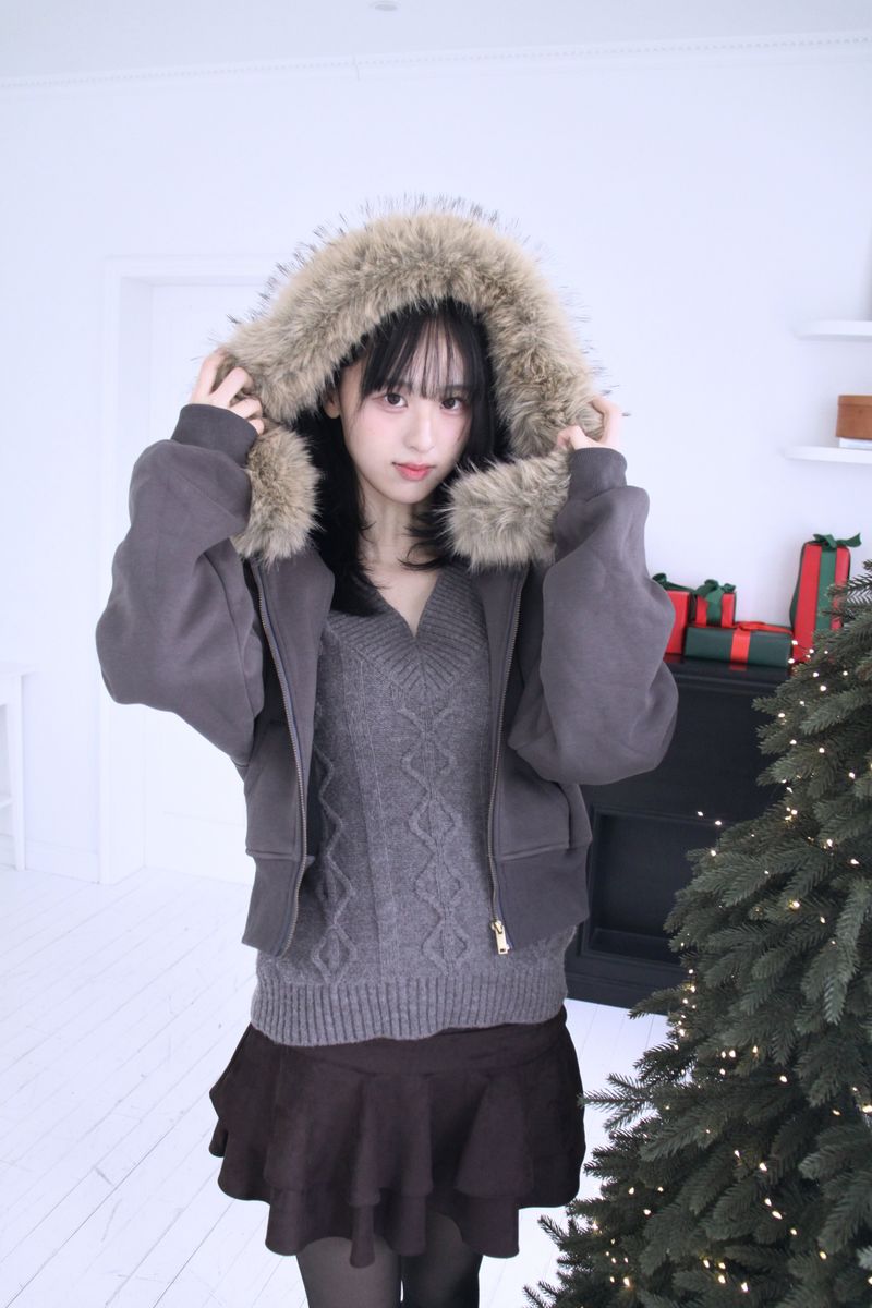 Cropped Fur Hooded Zip-Up (2color)