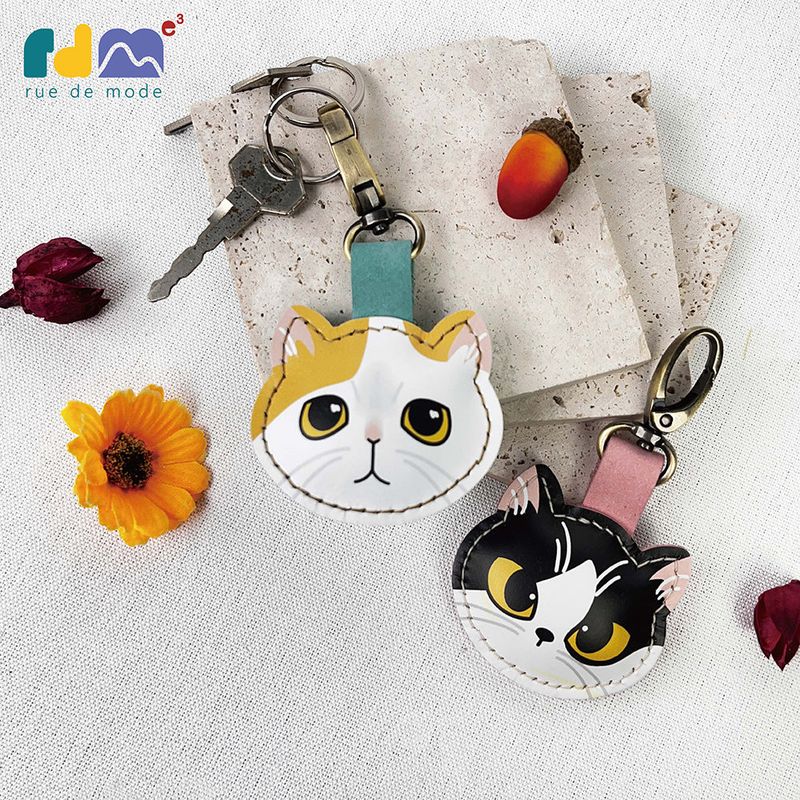 cat pendant Season  3