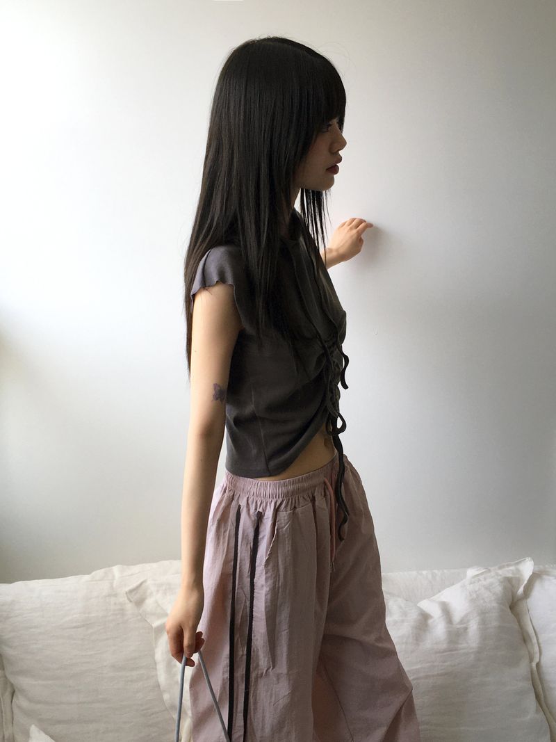 Ron's shirring string crop hooded tank top