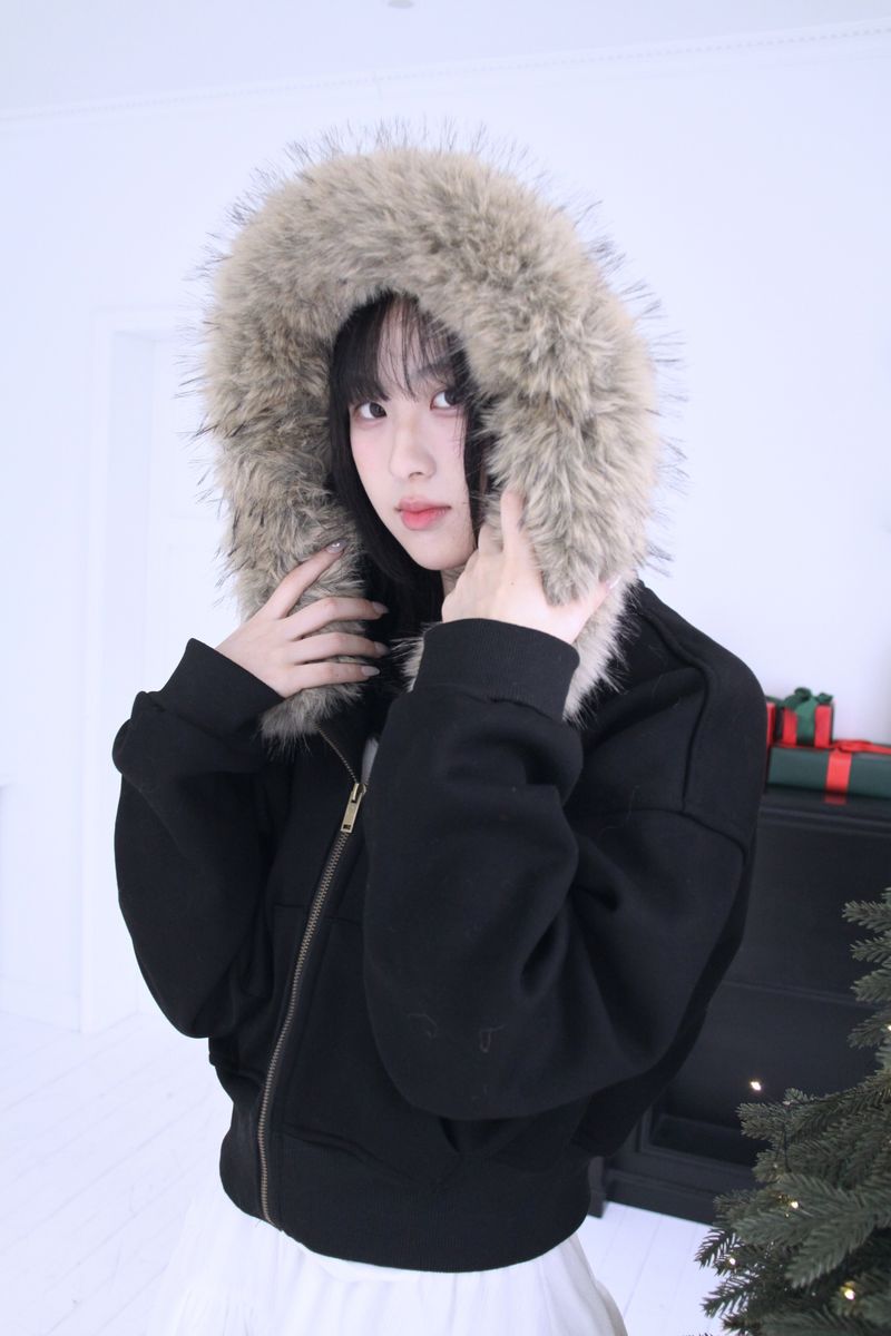 Cropped Fur Hooded Zip-Up (2color)