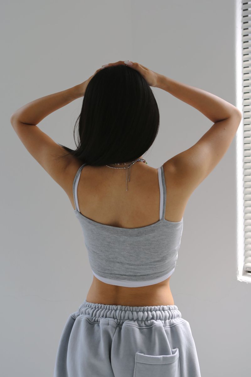BUTTON CROP SLEEVELESS