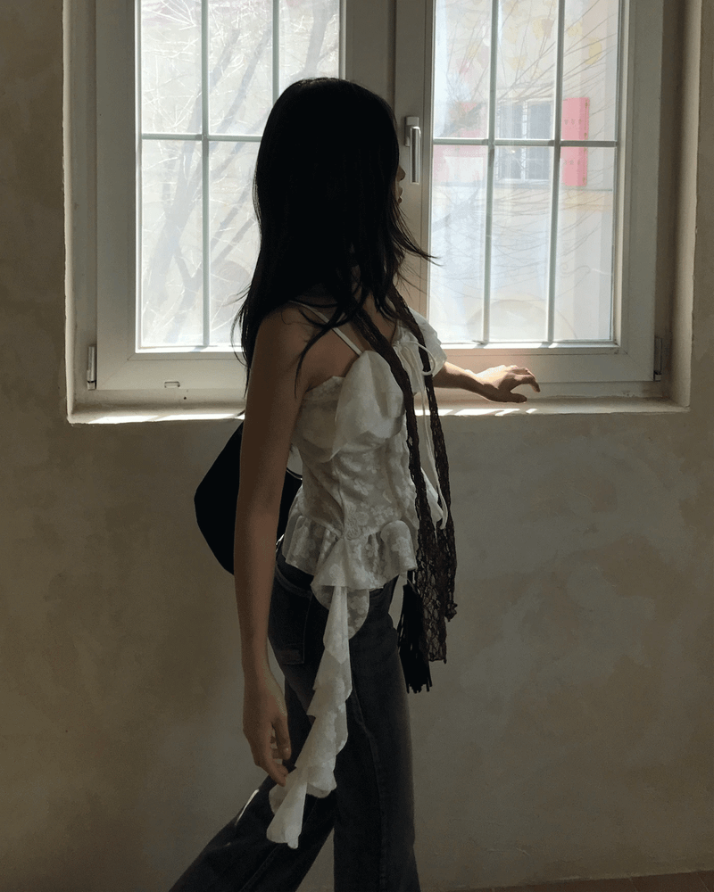 GUSTA（グスタ）の「Lace Frill Two-Way Built-In Bra Sleeveless Top（Tops）」
