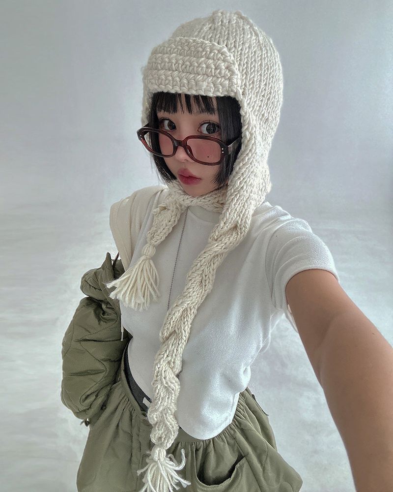 Twisted muffler earbuds Truffle hat