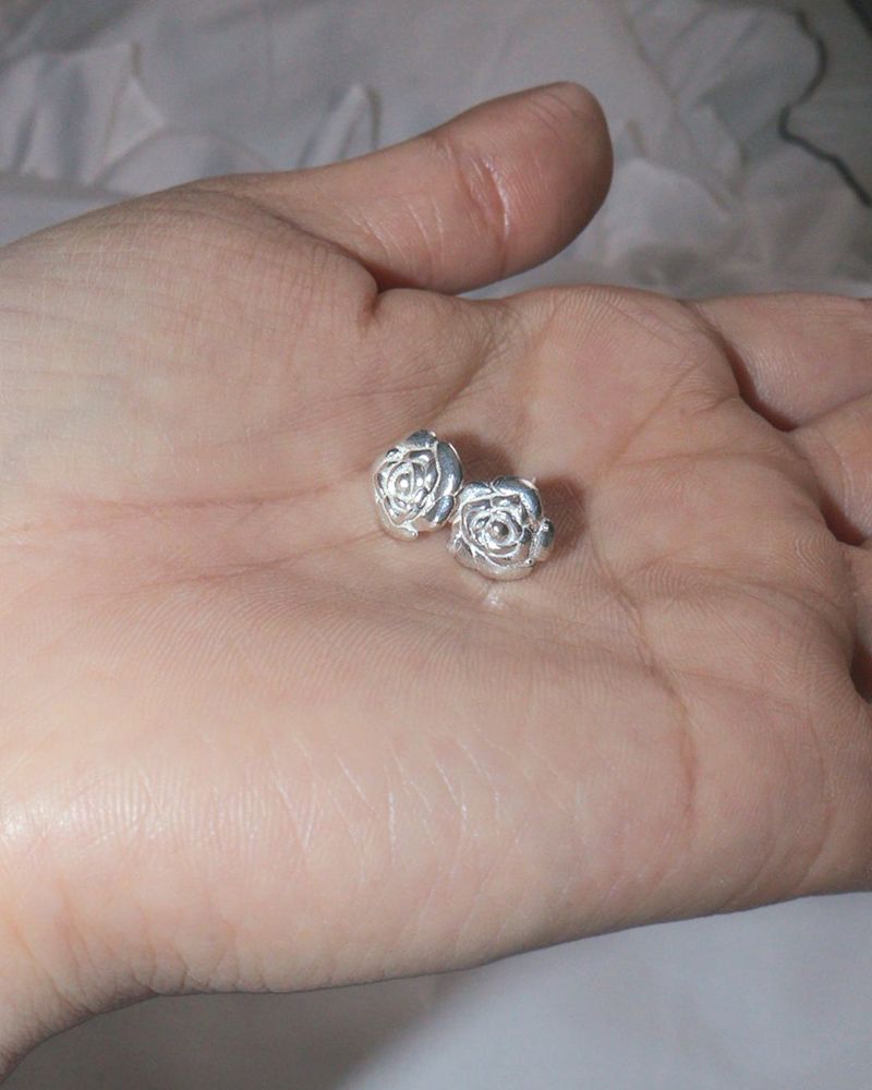 [MADE] lovely rose. rose stud earring (2pcs)