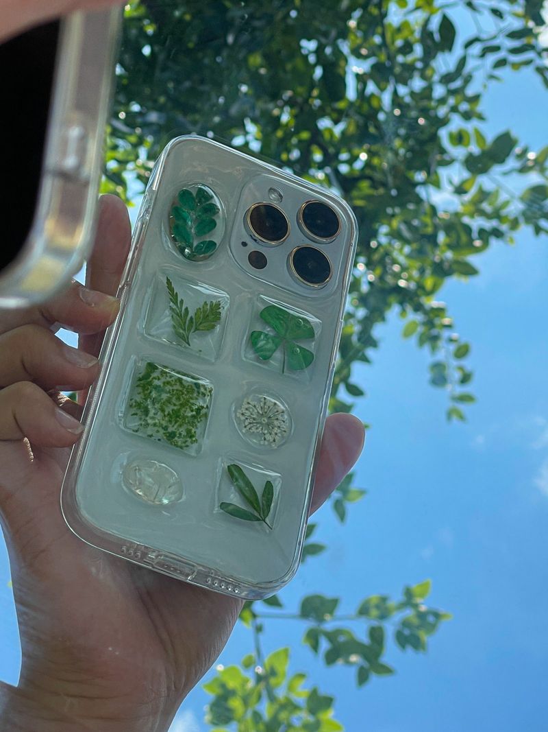  [made] Plant Book Clover Leaf Phone Case