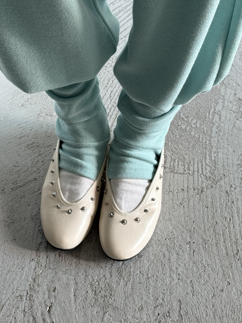 stud soft flat shoes
