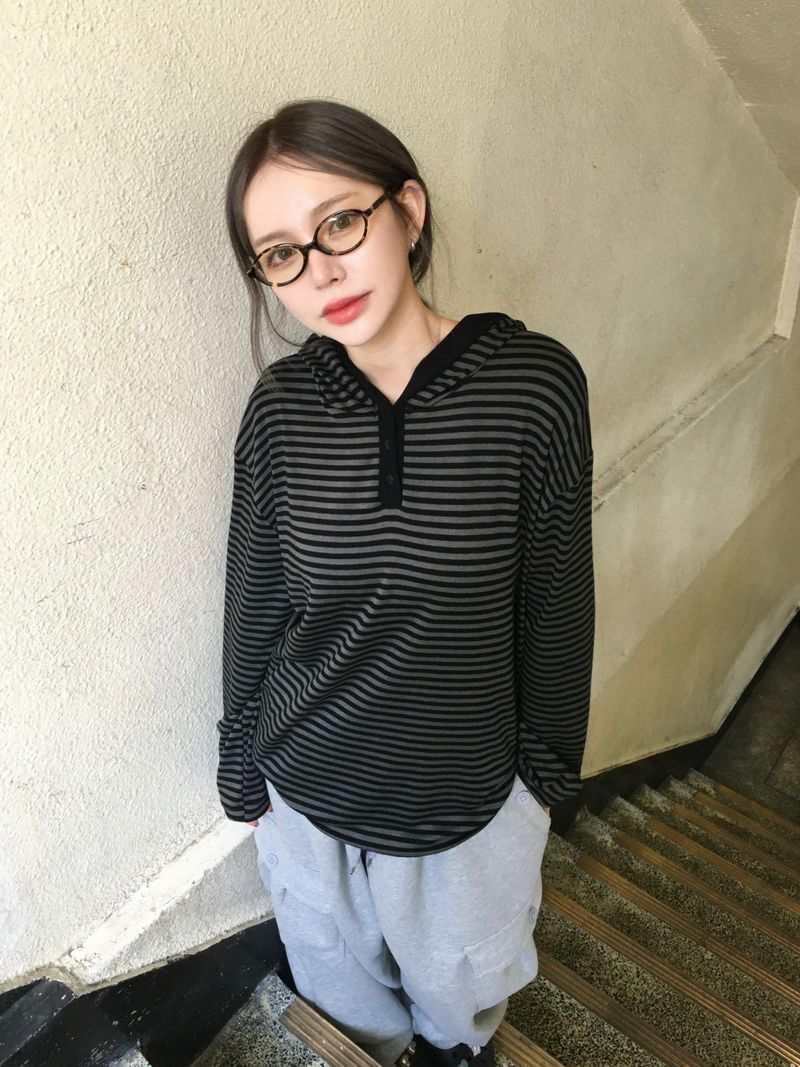 RITCORE(リットコア)の「Slim Striped Henley Neck Hoodie (4c)(Tops)」