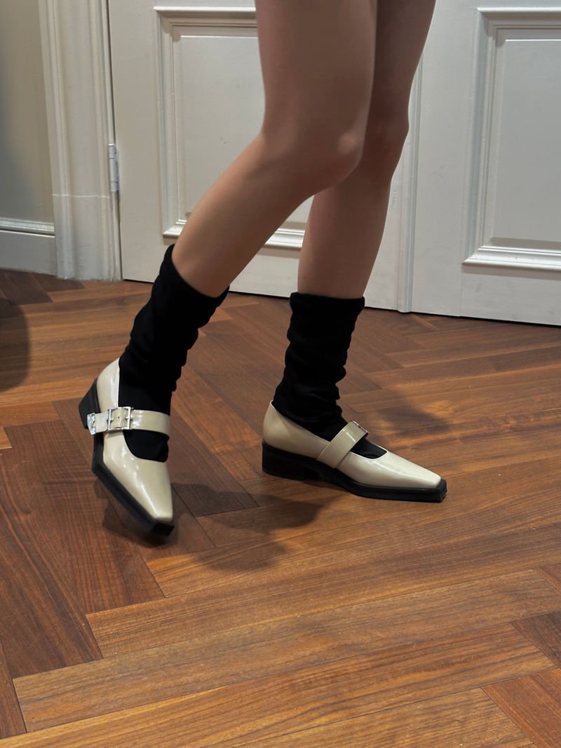 Higher Strap Buckle Loafer beige