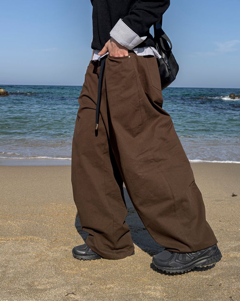 JIIGEUM（ジグム）の「ビノカーブドワイドコットンパンツ（パンツ）」