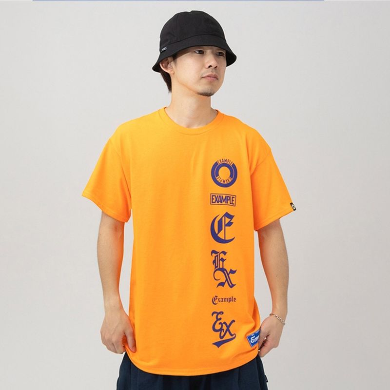 EXAMPLE（エグザンプル）の「エグザンプルストレートロゴ半袖Tシャツ（トップス）」