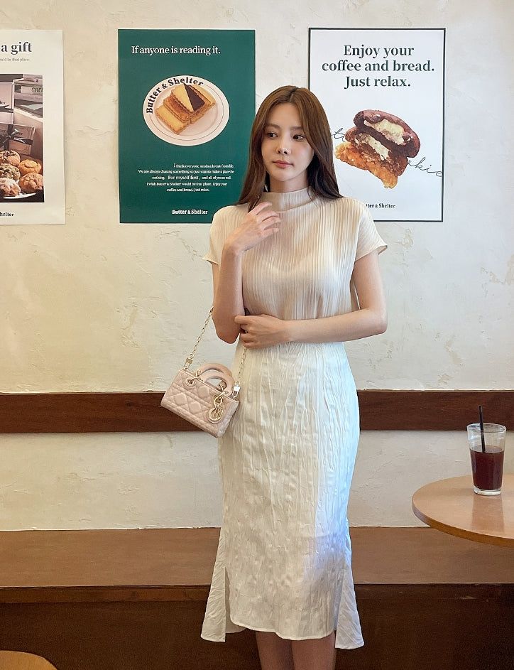 Belloe Half-neck Pleated Short-sleeve T-blouse