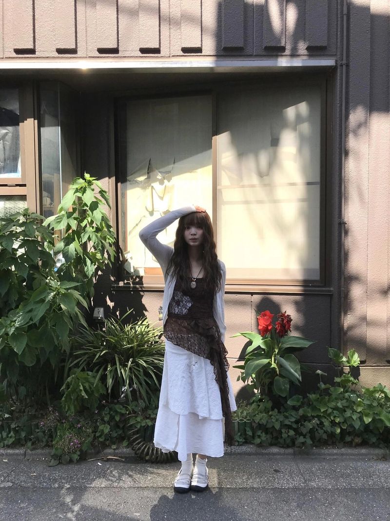 nunae layered lace sleeve