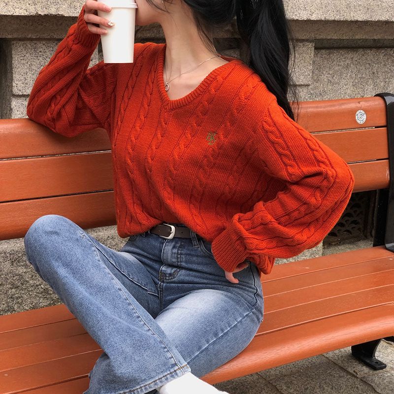 [BELLIDE MADE] Crayon Twisted V-neck Embroidered Cable Knit