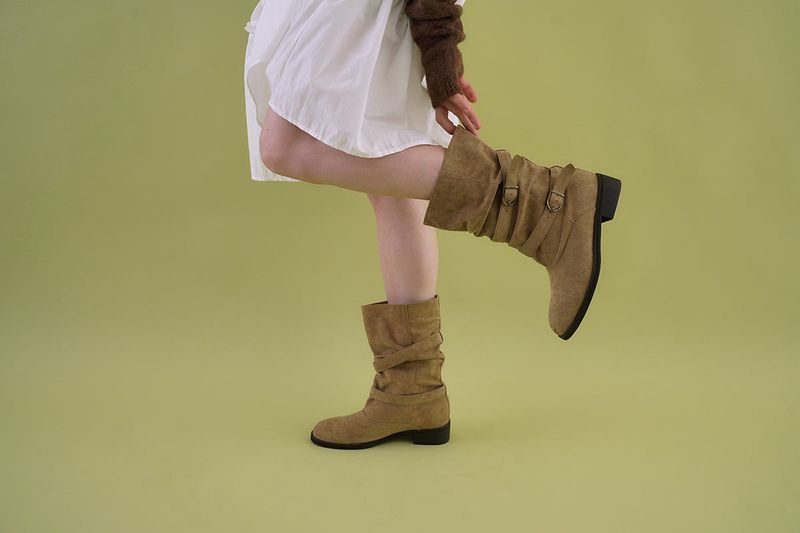 Suede buckle boots_beige