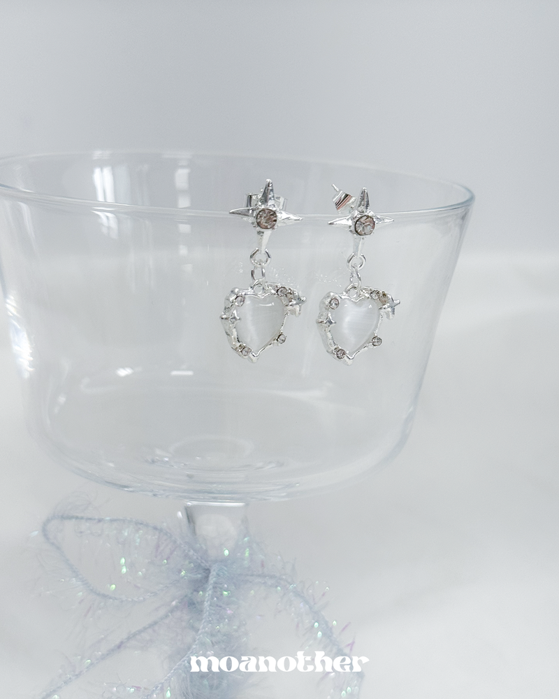 [Silver Post] Drop Heart Earring