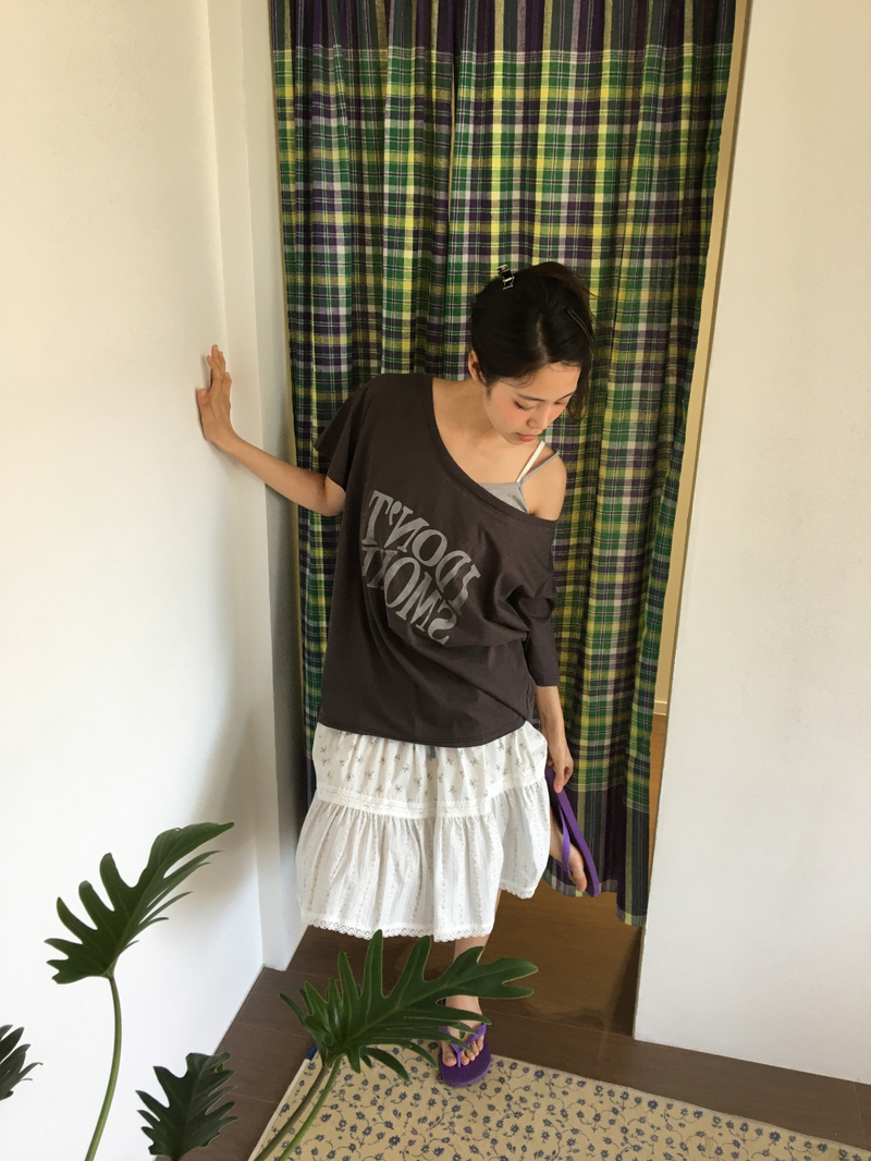 Monog off-shoulder T-shirt (2color)
