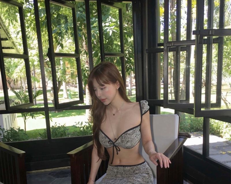[ 3-piece / luxury staycation look ] ビリオンブラックフローラルビキニ