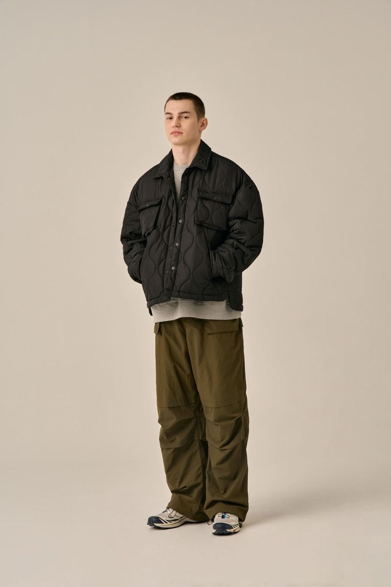 VOLUME POCKET PINTUCK PANTS - KHAKI