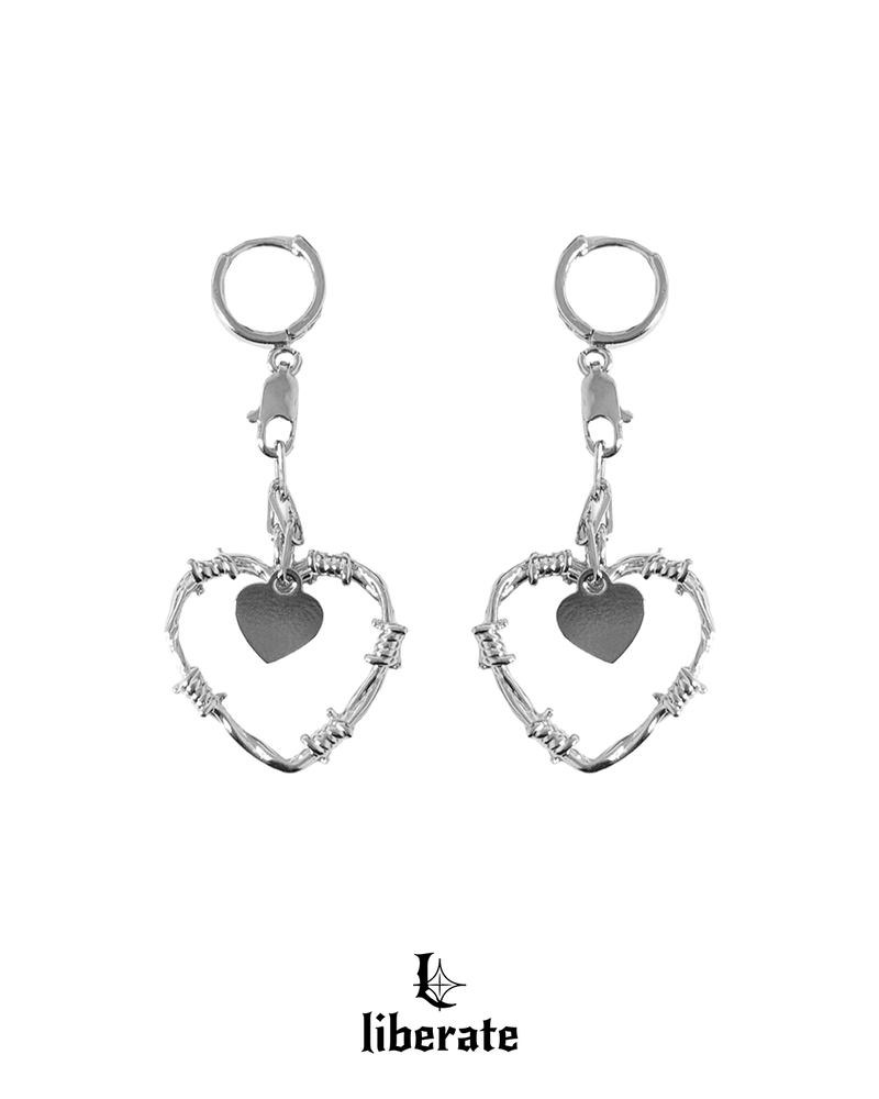 Kitsch Twist Heart Earring - KISS OF LIFE HANEUL Pick