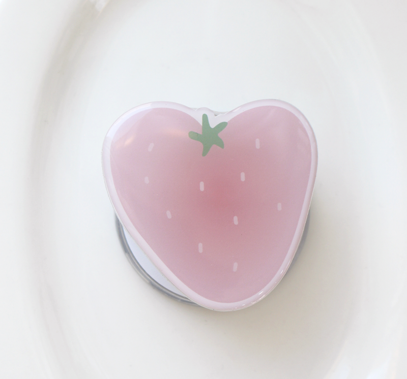 MY LITTLE MOMENTS（マイリトルモーメント）の「ブラッシュベリーマグセーフトック（スマホグッズ/小物）」