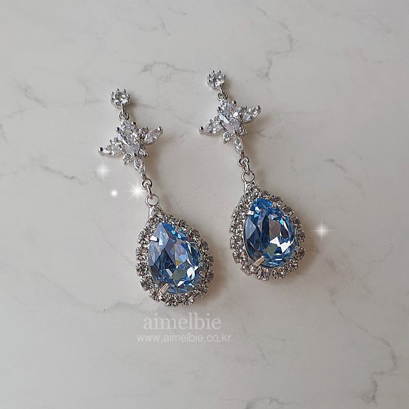 Romantic Queen Earring - Light Sapphire