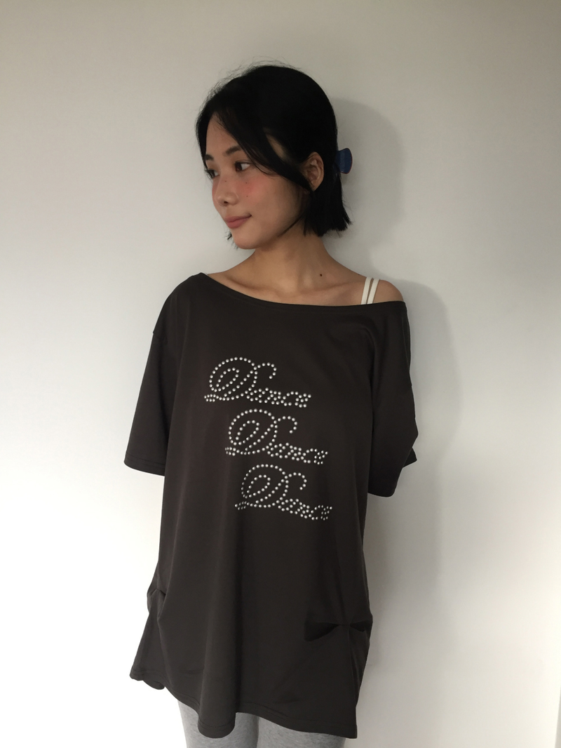 DUGGY(ダギー)の「Toche off-shoulder T-shirt (3color)(Tops)」