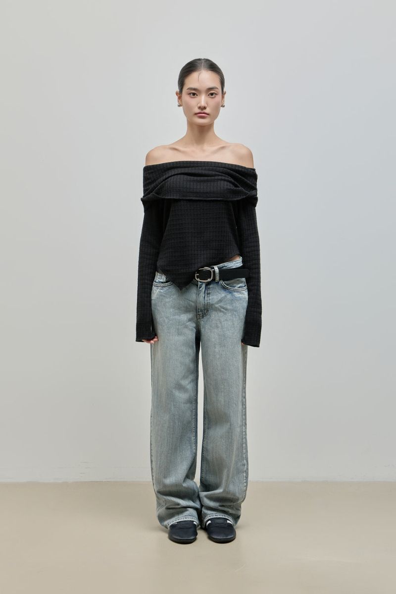 Cowl-neck Open Shoulder Tee_Black
