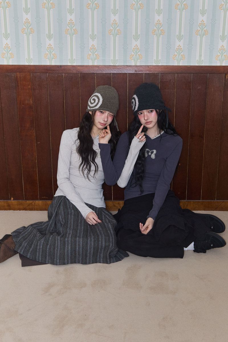 SIDE RIBBON SWIRLY BEANIE BROWN