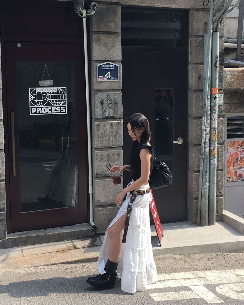 Cutting white long skirt