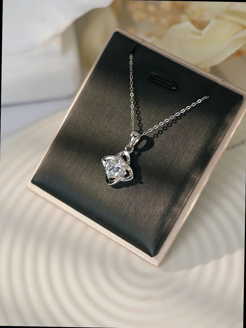Beautiful four-leaf clover necklace