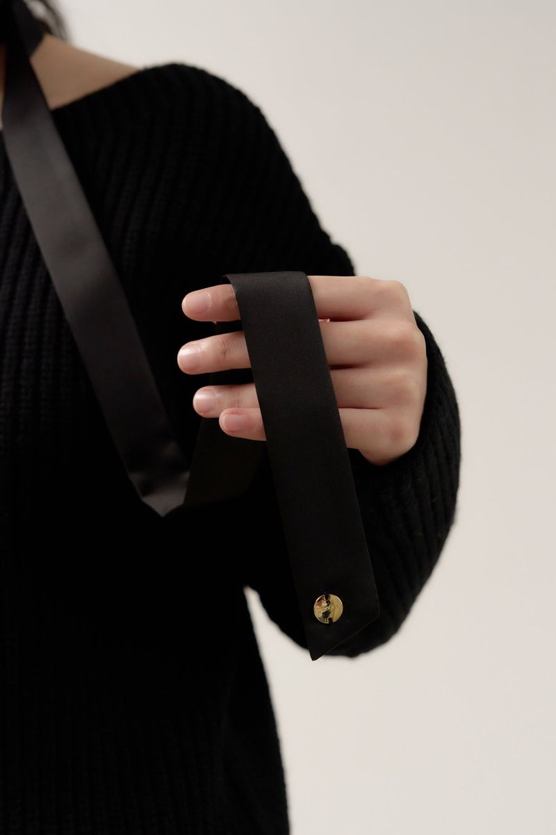 long satin scarf - black