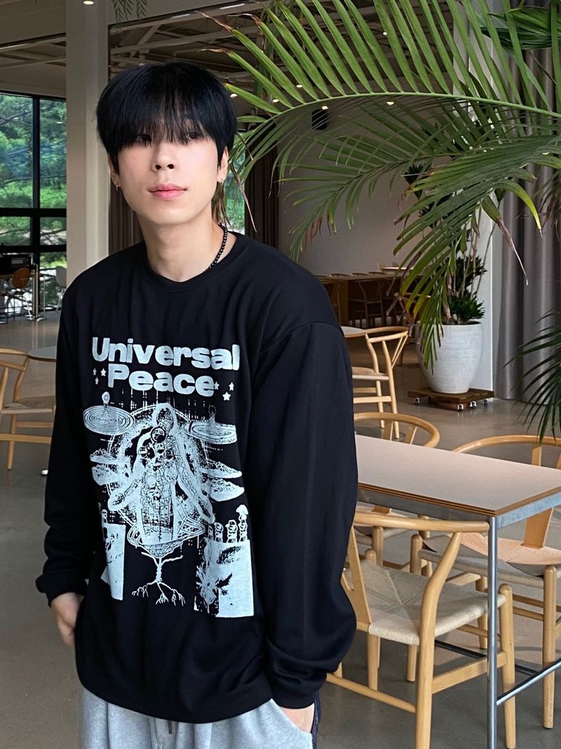 Universal lettering sweatshirt