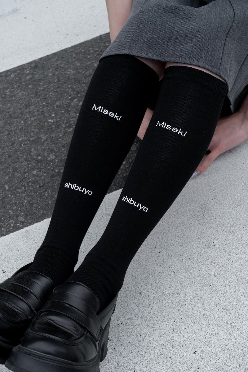 BENNY × Miseki SEOUL(ベニー × ミセキソウル)の「BENNY × Miseki SEOUL ニーソックス_ブラック(ファッション小物)」
