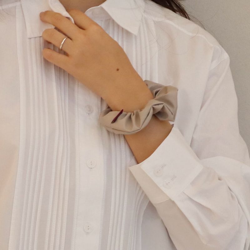 Vegan Cactus Leather Scrunchie (Cream Gray)