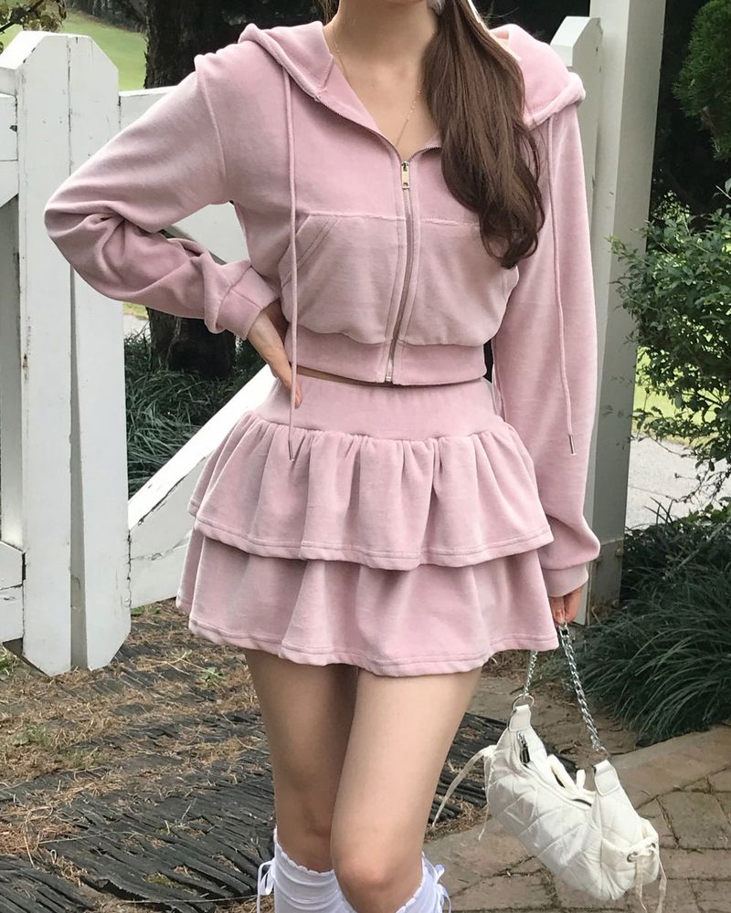 cloudemotion（クラウドエモーション）の「nini velvet crop hood JP（Tops）」