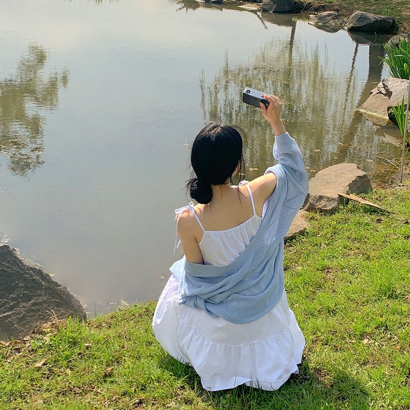 [Adjusting the strap] cancan sleeveless dress